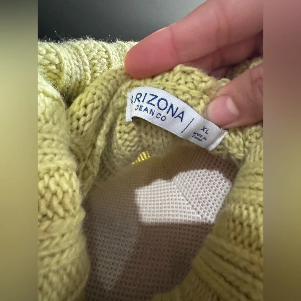 Arizona Jean Company Yellow Cropped Sweater